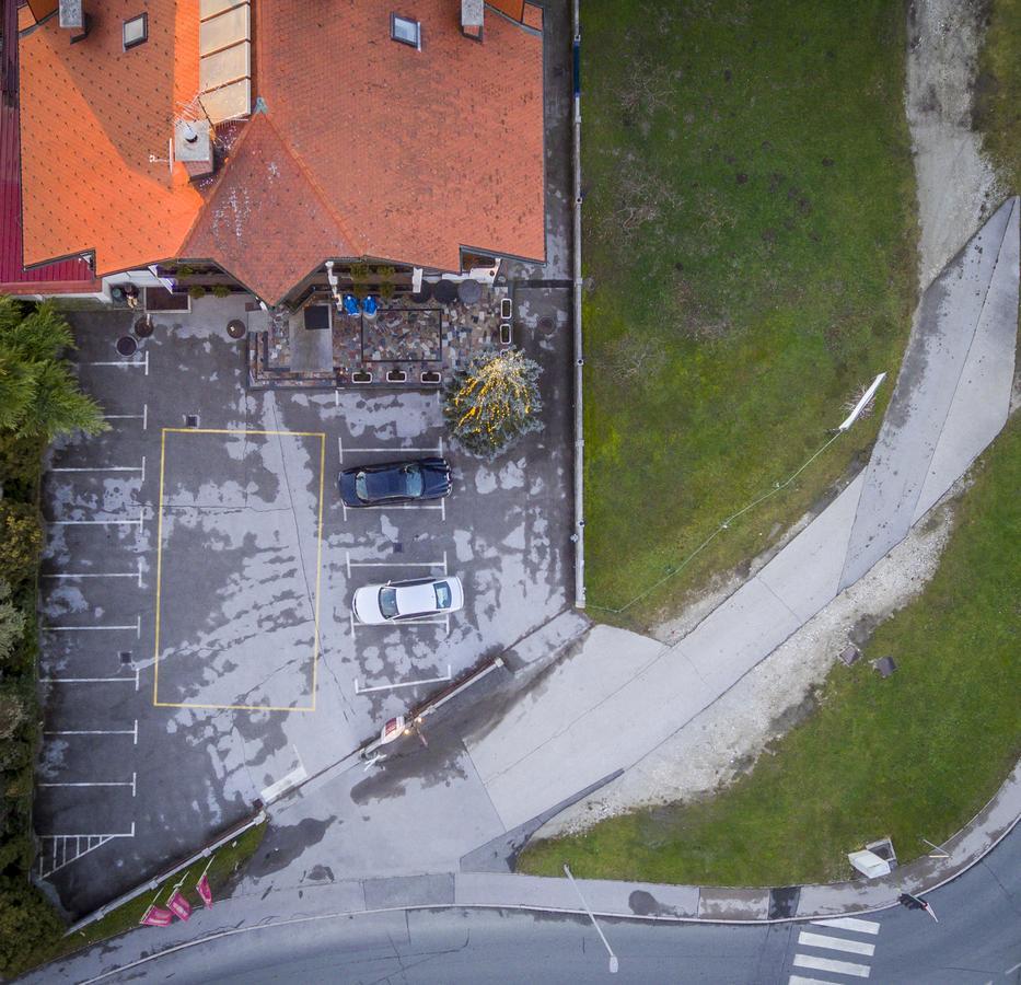 Hotel Krona Domzale Bagian luar foto